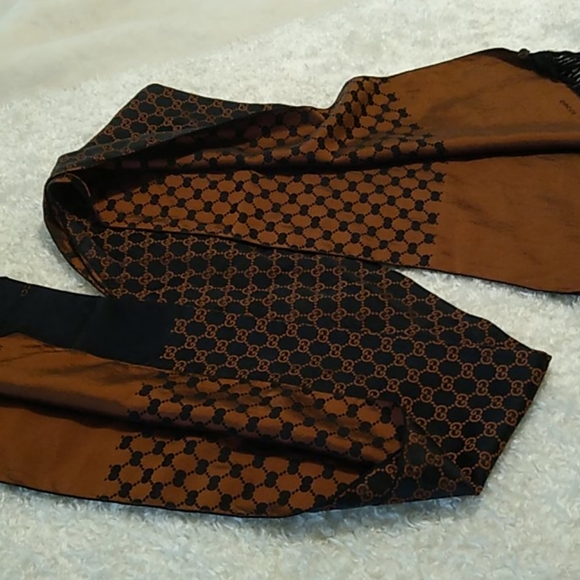 Vintage GUCCI 💯 Pure silk AUTH monogram scarf and a dust bag. - Picture 2 of 15